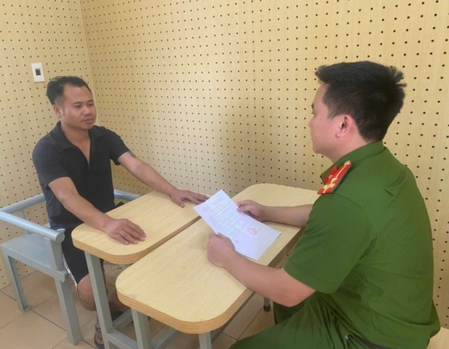 Tam giu hinh su 2 doi tuong 