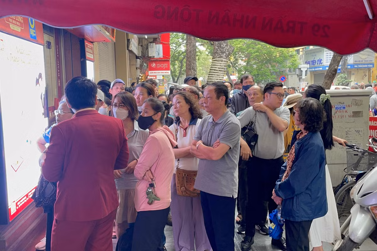 Canh tuong chua tung thay o 'pho vang' Ha Noi-Hinh-5