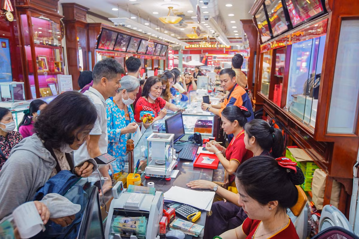 Canh tuong chua tung thay o 'pho vang' Ha Noi-Hinh-16