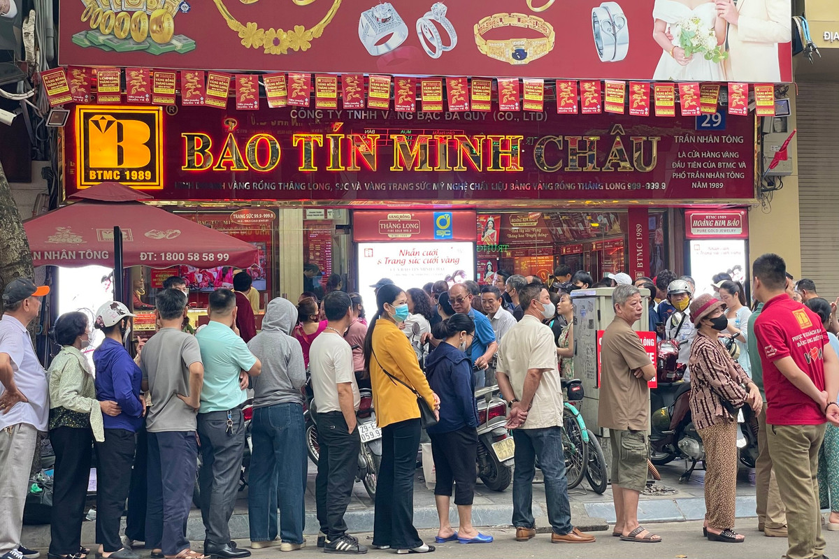 Cảnh tượng chưa từng thấy ở 'phố vàng' Hà Nội - Hình 7 Canh tuong chua tung thay o 'pho vang' Ha Noi-Hinh-7