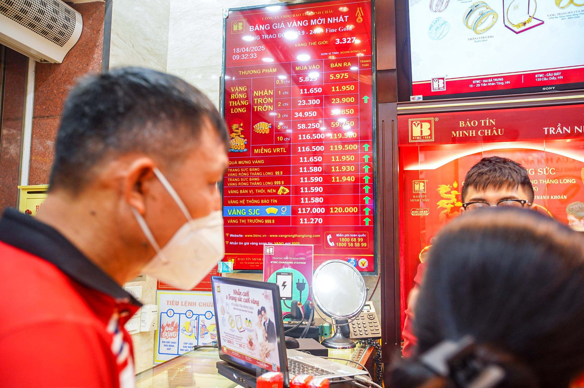 Cảnh tượng chưa từng thấy ở 'phố vàng' Hà Nội - Hình 10 Canh tuong chua tung thay o 'pho vang' Ha Noi-Hinh-10