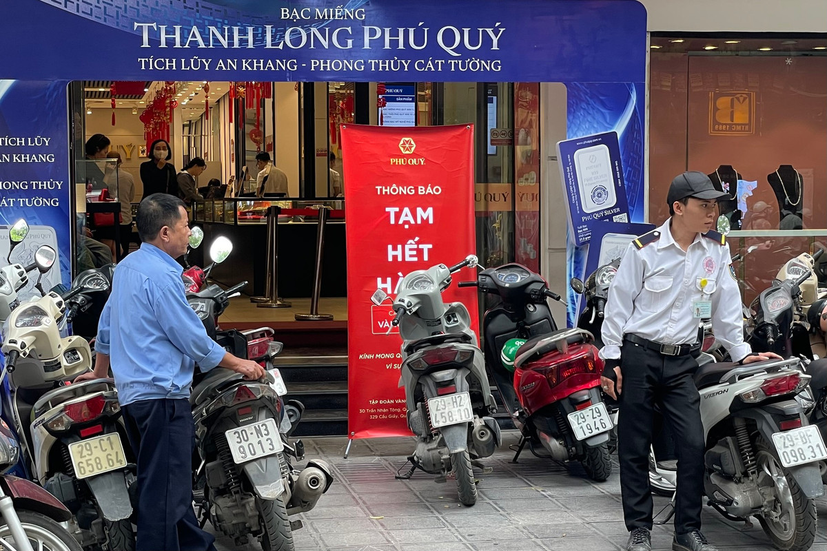 Cảnh tượng chưa từng thấy ở 'phố vàng' Hà Nội - Hình 19 Canh tuong chua tung thay o 'pho vang' Ha Noi-Hinh-19