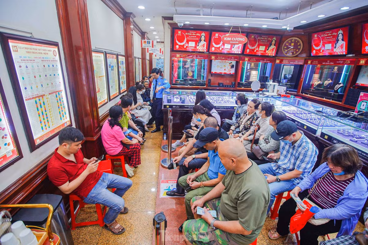 Canh tuong chua tung thay o 'pho vang' Ha Noi-Hinh-14