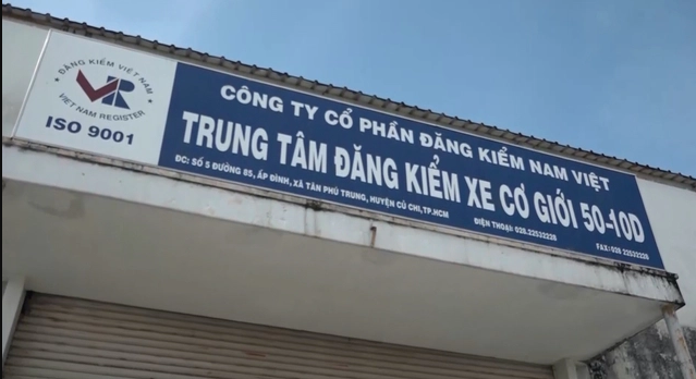Đến nay, Cơ quan Cảnh sát điều tra Công an TP HCM đã ra quyết định khởi tố vụ án, khởi tố bị can và ra lệnh bắt 23 bị can để tạm giam về các hành vi "Môi giới hối lộ", "Đưa hối lộ", "Nhận hối lộ" và "Giả mạo trong công tác". Ngày 20/12, Công an TP HCM tiếp tục bắt giữ 10 đối tượng tại Trung tâm 50-10D, 50-07V để điều tra làm rõ về các hành vi sai phạm.