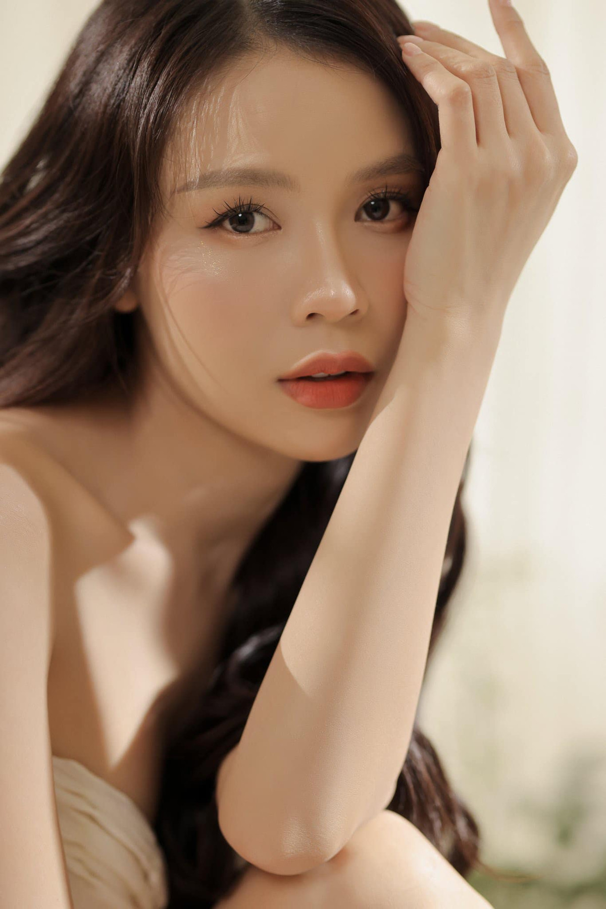 5 cô dâu xinh đẹp của showbiz Việt đợi lên xe hoa cuối năm 2023 - Hình 11 5 co dau xinh dep cua showbiz Viet doi len xe hoa cuoi nam 2023-Hinh-11