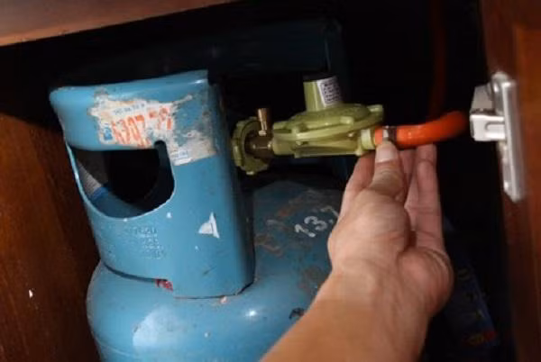 Nhung vat dung nho trong nha cung cuc de gay chay no-Hinh-4