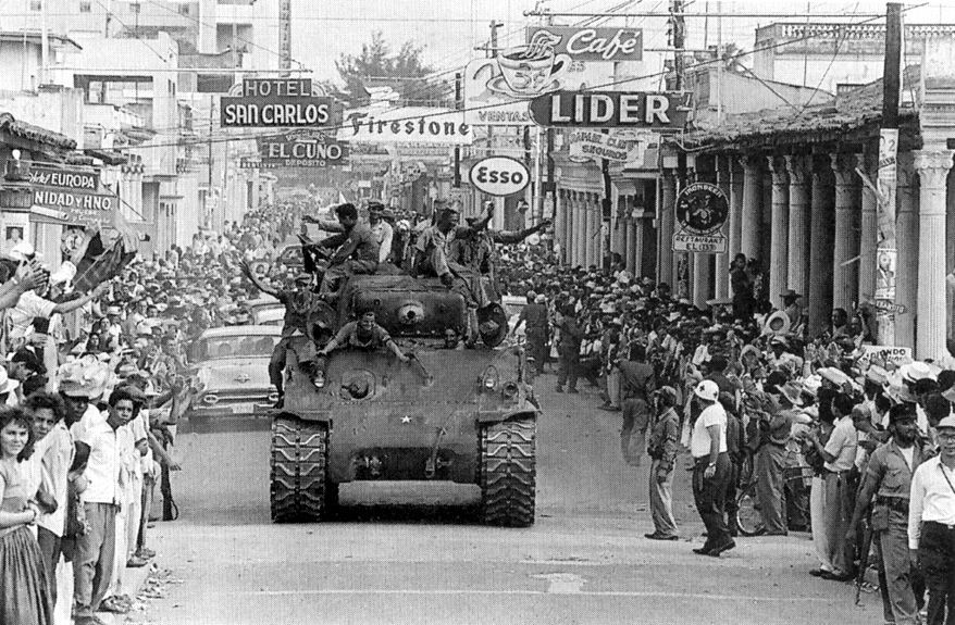  8. Ngày 1/1/1959: Nhà độc tài người Cuba Fulgencio Batista bị lật đổ trong Cách mạng Cuba do lãnh tụ Fidel Castro lãnh đạo. Cuba sau đó quyết tâm trở thành một quốc gia đi theo chủ nghĩa xã hội.