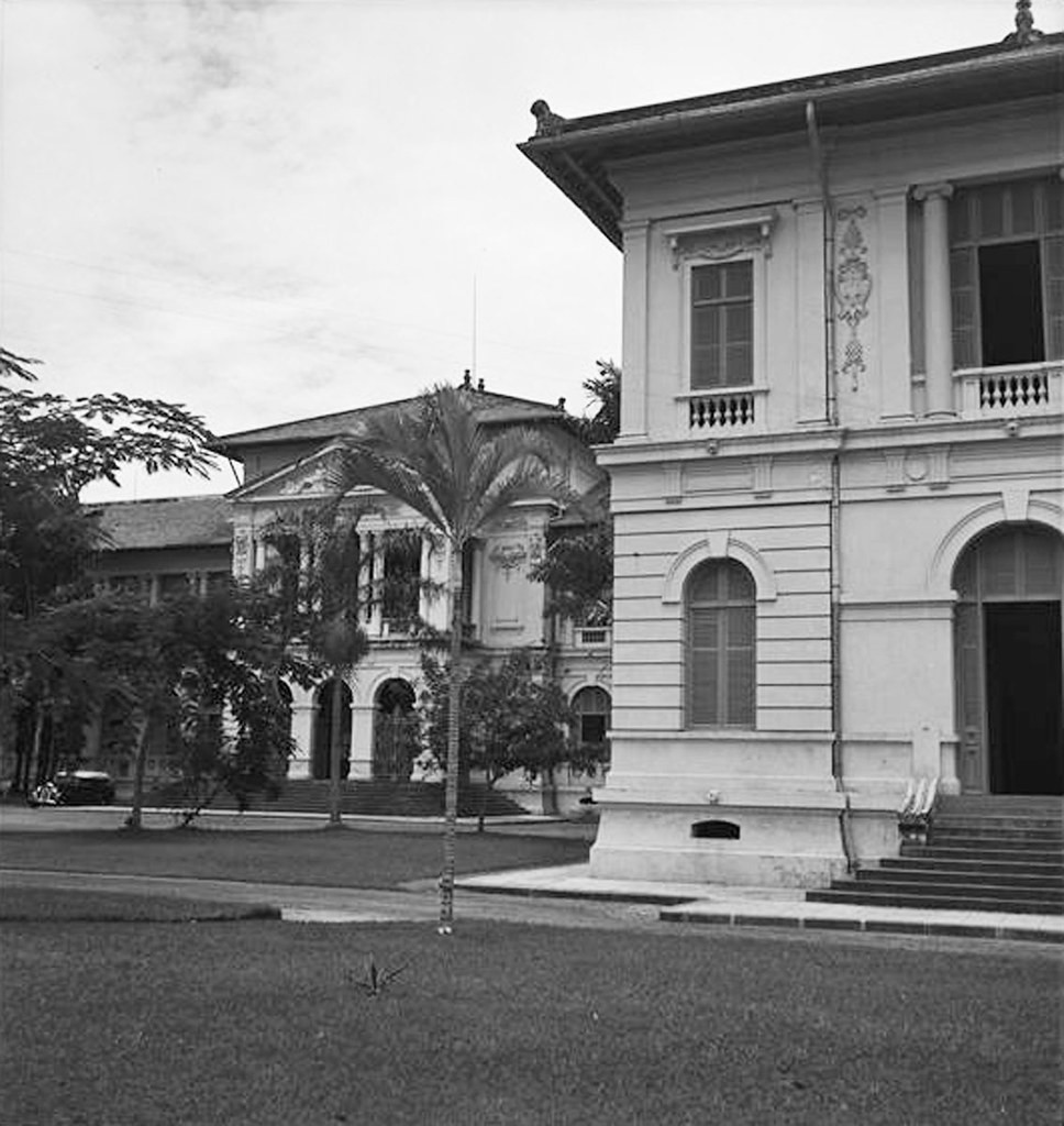 Một góc nhìn khác từ trong khuôn viên Tòa án Sài Gòn.