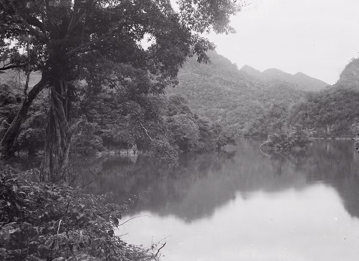 Từ sông Năng tiến vào hồ Ba Bể, Bắc Cạn tháng 6/1927.