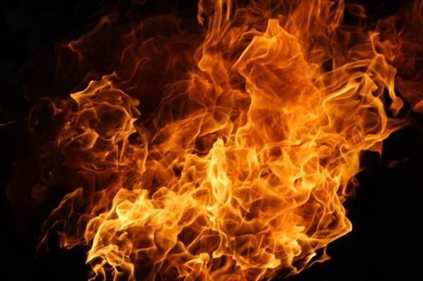 Là một trong những tôn giáo lâu đời nhất của nhân loại, Hỏa giáo coi bộ kinh chính thức là kinh Avesta, tôn vinh thần trí tuệ Ahura Mazda là thần thế lực cao nhất - hiện thân qua hình dáng một ngọn lửa.