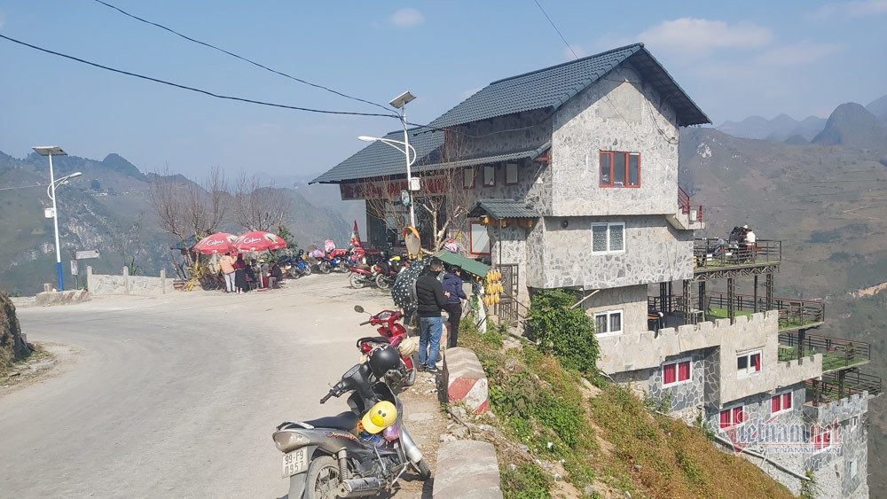 Dai dien UBND huyen Meo Vac noi Panorama Ma Pi Leng duoc cai tao theo dung tham dinh-Hinh-2