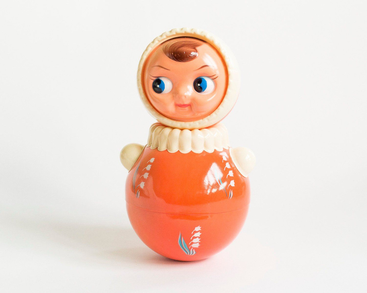 Vào thời bao cấp, nhiều con lật đật Liên Xô đã theo chân các cán bộ, du học sinh vượt hàng nghìn dặm để đến Việt Nam, trở thành đồ chơi trẻ em hoặc vật trang trí trong các gia đình. Một số con vẫn được lưu giữ như kỷ vật cho đến nay...