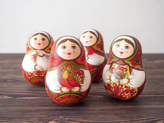 Sau khi được đưa vào Nga, hình ảnh Daruma Nhật Bản đã biến đổi để mang sắc thái Nga. Lúc đầu nó được thể hiện bằng hình ảnh các thương gia, chú hề và cô gái.