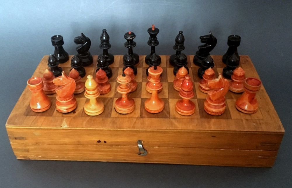 Cuộc mở rộng lãnh thổ của người Ba Tư đã đưa trò chơi này đến vùng đất Tây Á. Theo thời gian, bộ môn cờ có nguồn gốc Ấn Độ đã đến với vùng đất Bắc Phi, rồi châu Âu với tên gọi “cờ vua”.