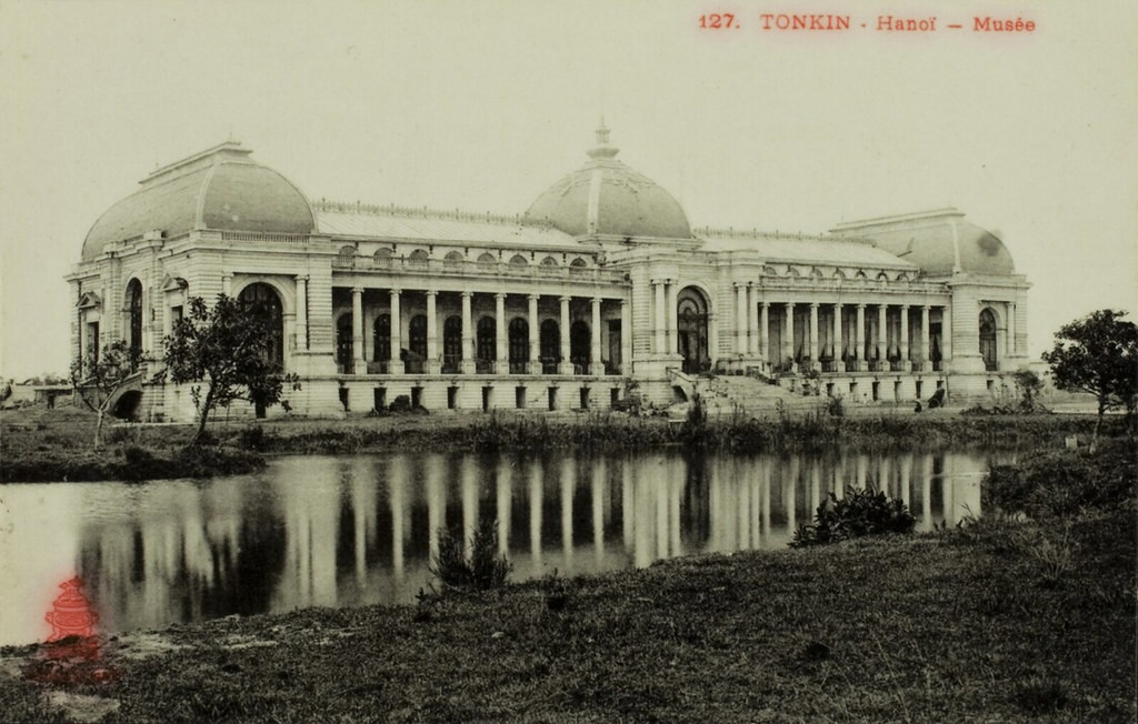 Đáng tiếc rằng, viện bảo tàng hoành tráng này lại có số phận khá hẩm hiu. Trong Thế chiến II, công trình đã bị phả hủy khi quân Đồng minh tấn công các vị trí của quân Nhật ở Hà Nội.