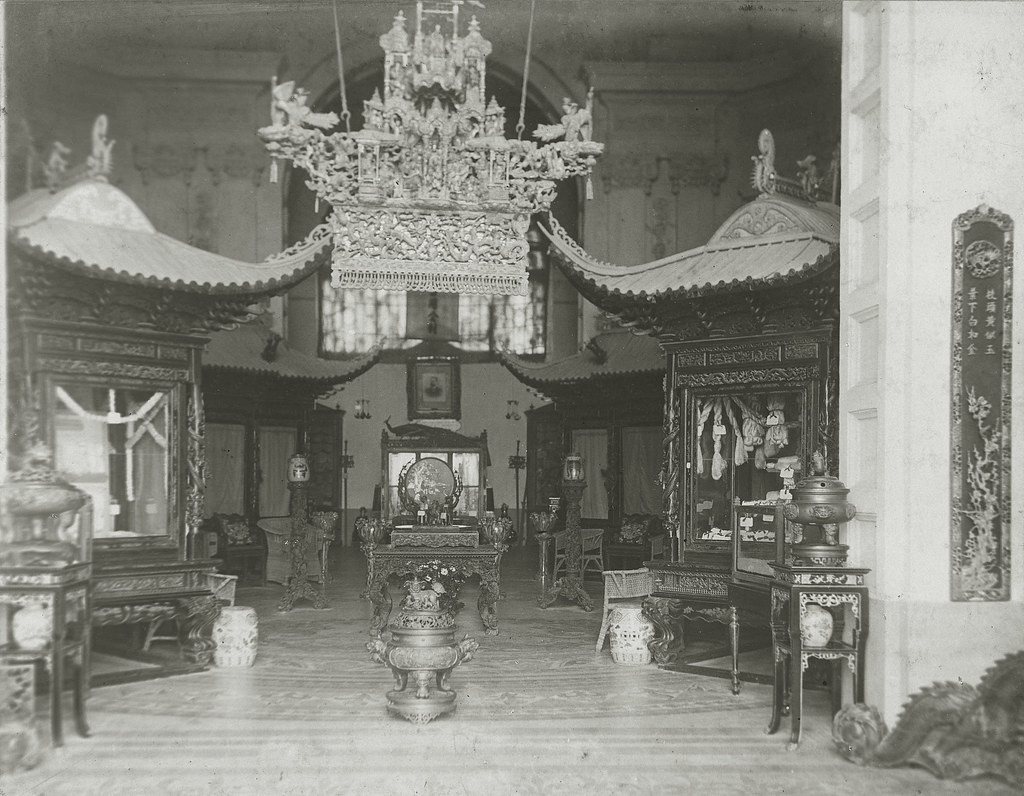 Bảo tàng Maurice Long là bảo tàng kinh tế đầu tiên và có quy mô lớn nhất Đông Dương. Hiện vật trưng bày tại đây là các sản phẩm phản ánh thành tựu kinh tế và bản sắc văn hóa Đông Dương những năm cuối thế kỷ 19, đầu thế kỷ 20.