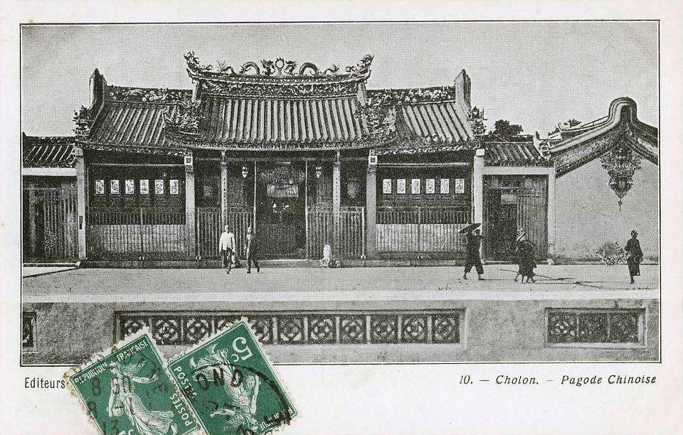 Hội quán Nghĩa An, Chợ Lớn đầu thế kỷ 20. Hội quán này hình thành từ trước thế kỷ 19. Do vị thần được thờ chính trong hội quán là Quan Công, nên hội quán người Hoa này còn có tên miếu Quan Đế hay chùa Ông.