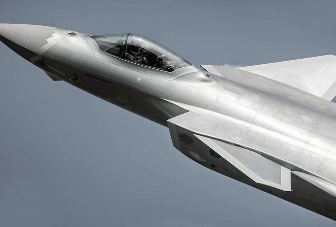 Quan doi Trung Quoc dang o at dao tao phi cong chien dau?