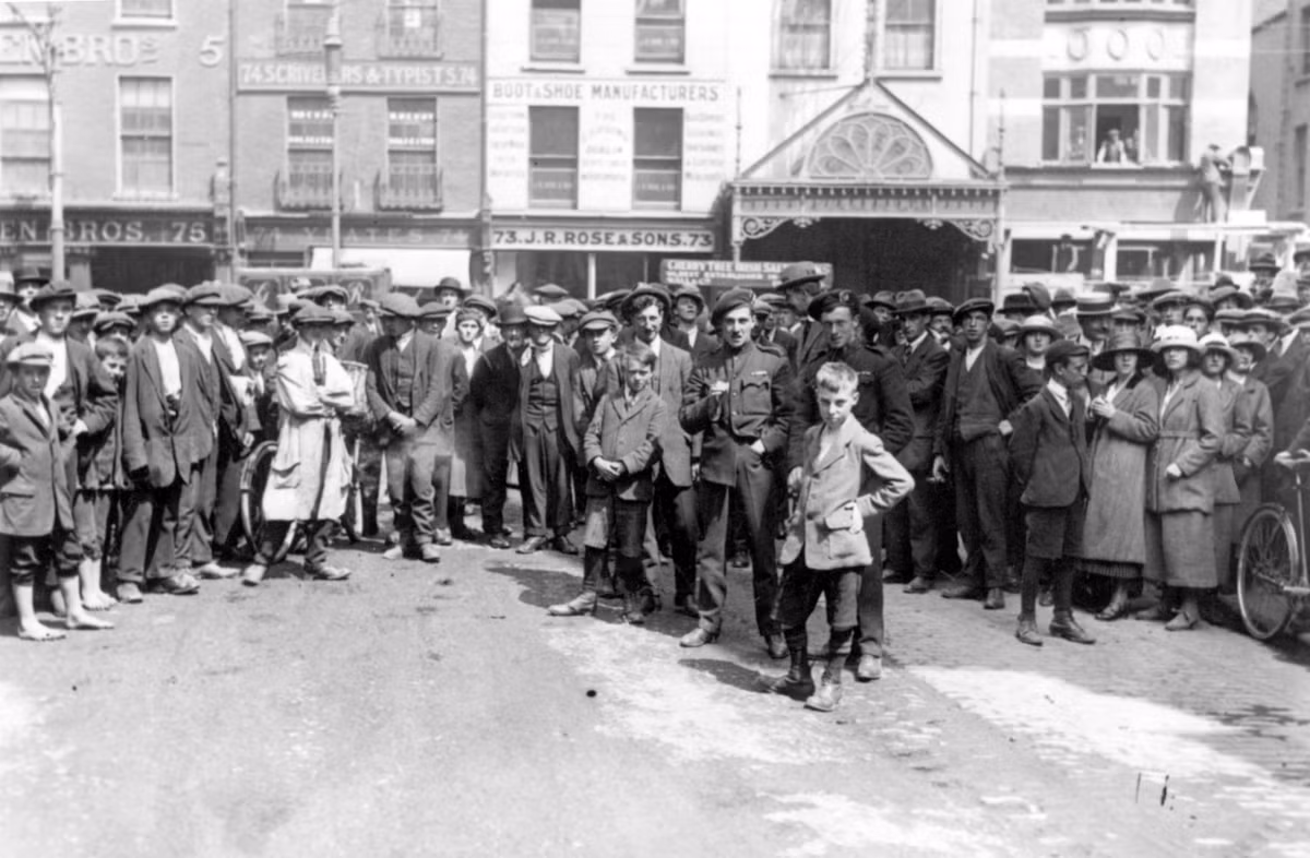 Ngày 6/12/1921: Ireland tuyên bố độc lập. Cộng hòa Ireland là một quốc gia nằm ở Tây Bắc của châu Âu, ngày nay được xếp vào hàng 25 quốc gia thịnh vượng nhất thế giới theo GDP bình quân.
