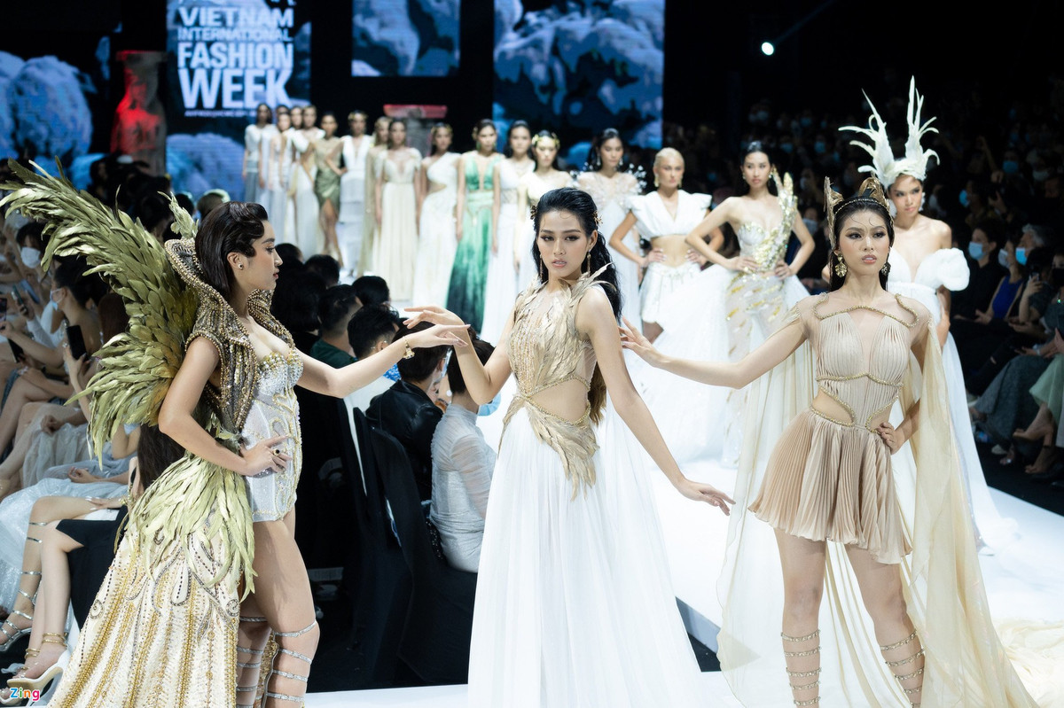 Về việc đại diện Việt Nam dự thi Miss World 2021, ban tổ chức Hoa hậu Việt Nam trả lời Zing: "Đỗ Thị Hà đang tham gia các chuyến từ thiện tại miền Trung. Sau chuyến từ thiện, Hà ổn định việc học, tập trung lịch thi tại đại học. Sau đó, cô ấy mới bắt đầu kế hoạch tập luyện cho cuộc thi Miss World".