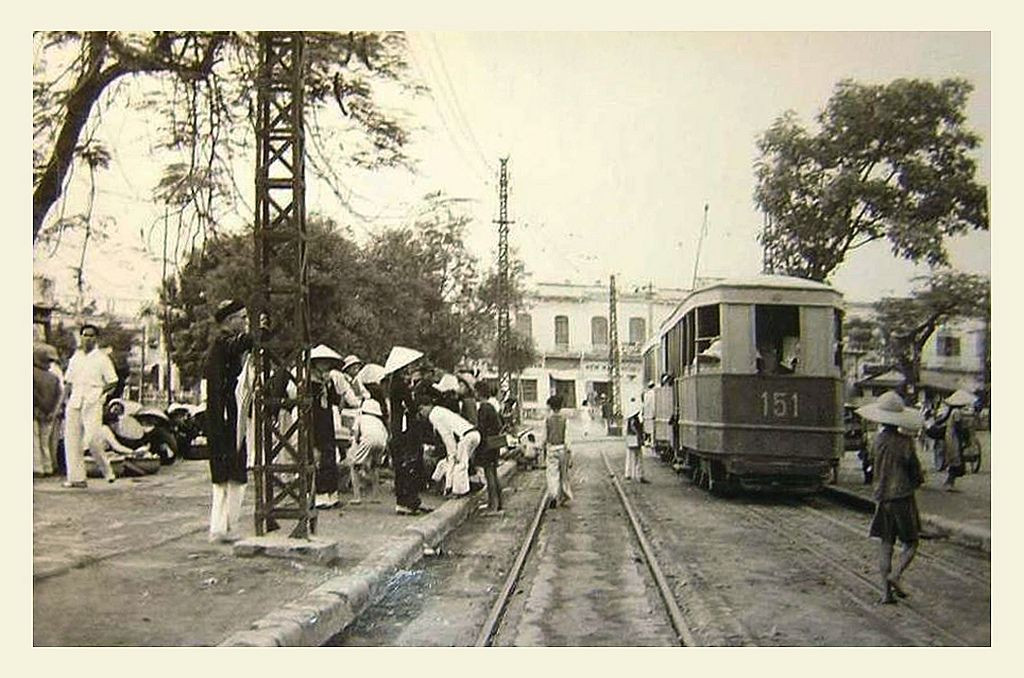 Vào thời điểm mở rộng nhất, từ bến chính ở Bờ Hồ, tàu điện tỏa đi 6 hướng Hà Đông, Cầu Giấy, Mơ, Vọng, Bưởi và Yên Phụ, đáp ứng cơ bản nhu cầu đi lại với chi phí thấp của cư dân toàn thành phố.