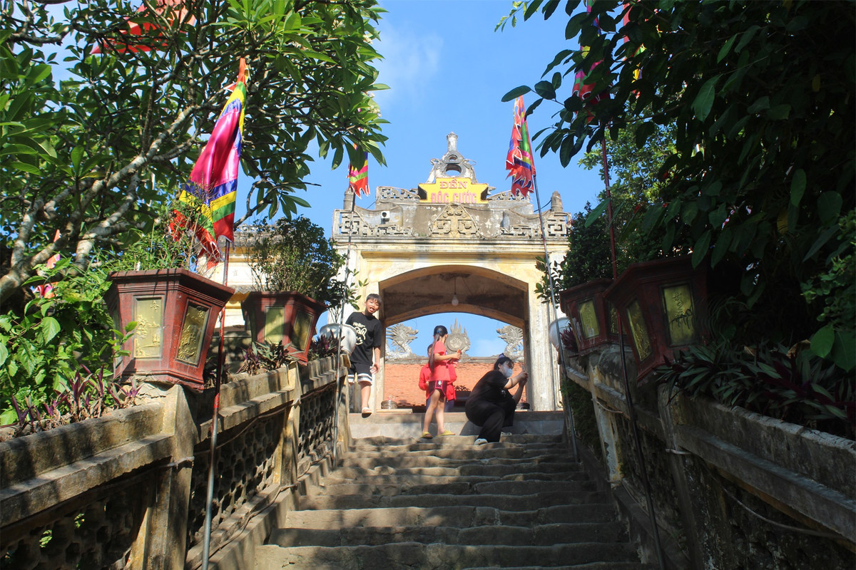 Bí ẩn pho tượng một tay, một chân trong ngôi đền cổ ở Thanh Hóa ảnh 1 Bí ẩn pho tượng một tay, một chân trong ngôi đền cổ ở Thanh Hóa ảnh 1