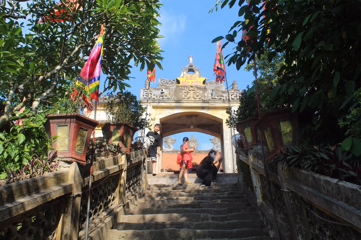 Bí ẩn pho tượng một tay, một chân trong ngôi đền cổ ở Thanh Hóa ảnh 1