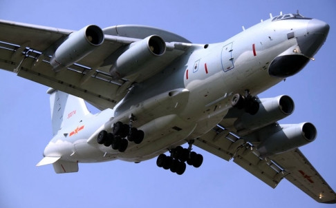 Máy bay cảnh báo sớm KJ-2000 của Trung Quốc.
