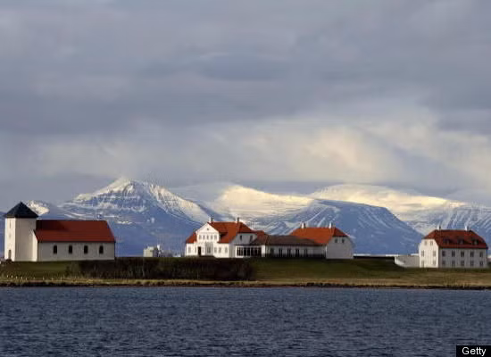 10. Dinh thự của Tổng thống Iceland tọa lạc ở nơi có phong cảnh hùng vĩ, tuyệt đẹp.