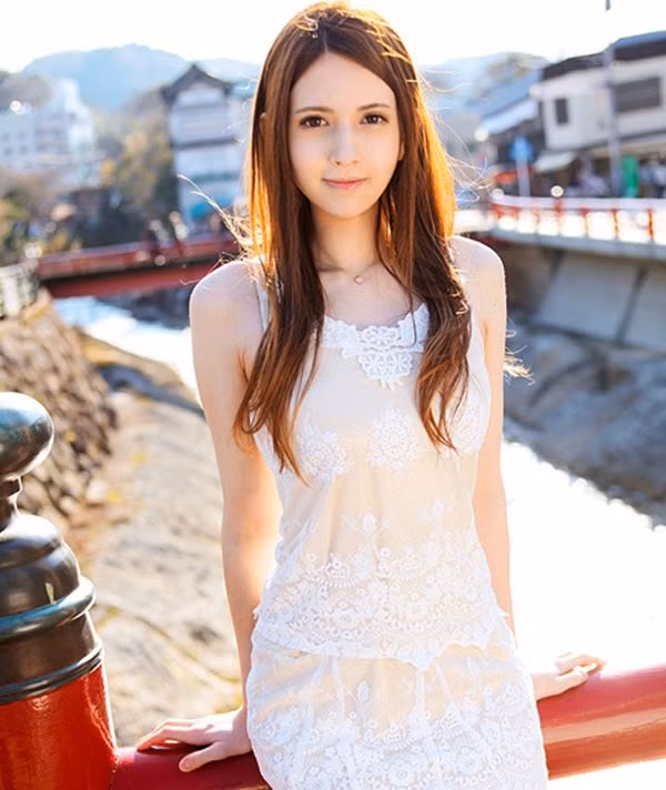 Chính vì vậy nên khi quyết định rẽ ngang vào công nghiệp phim người lớn, cô gái 9X làm không ít người hâm mộ thất vọng, tiếc nuối.