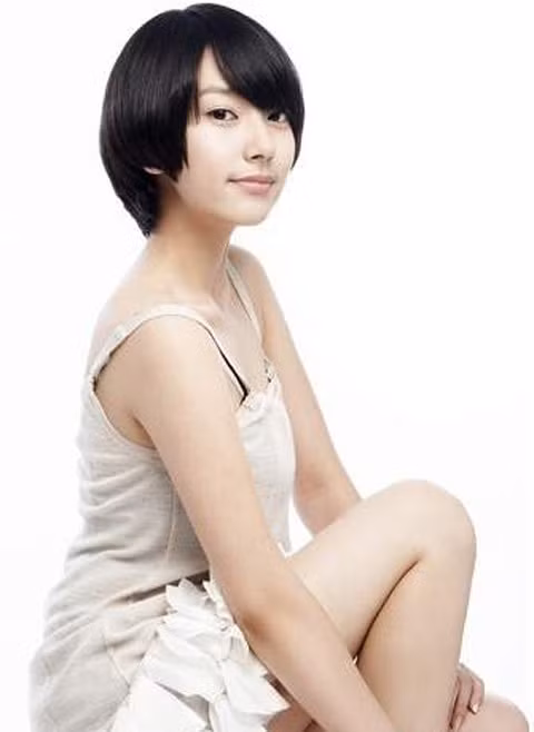 Họ sẽ là một cặp trai tài gái sắc khi chồng là người từng thi đấu hơn 200 trận cho Man United từ năm 2005 đến 2012, còn vợ là một trong những gương mặt MC xinh đẹp, nổi tiếng nhất xứ Kim chi.