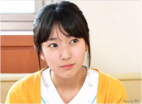 Sau này khi Park Ji Sung bước sang triền dốc bên kia của sự nghiệp, chuyển sang thi đấu cho câu lạc bội Queen Park Ranger, Kim Min Ji vẫn luôn ủng hộ cho anh, mọi lúc mọi nơi.