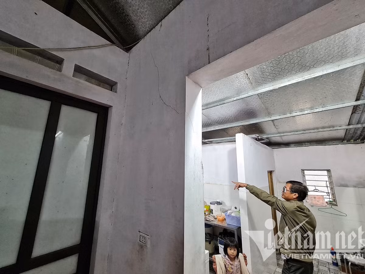 Căn nhà của ông Quý xuất hiện nhiều vết nứt