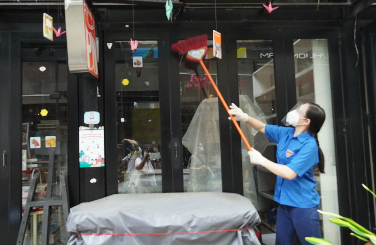 TP.HCM: Duong sach ngay dau tai mo cua-Hinh-11