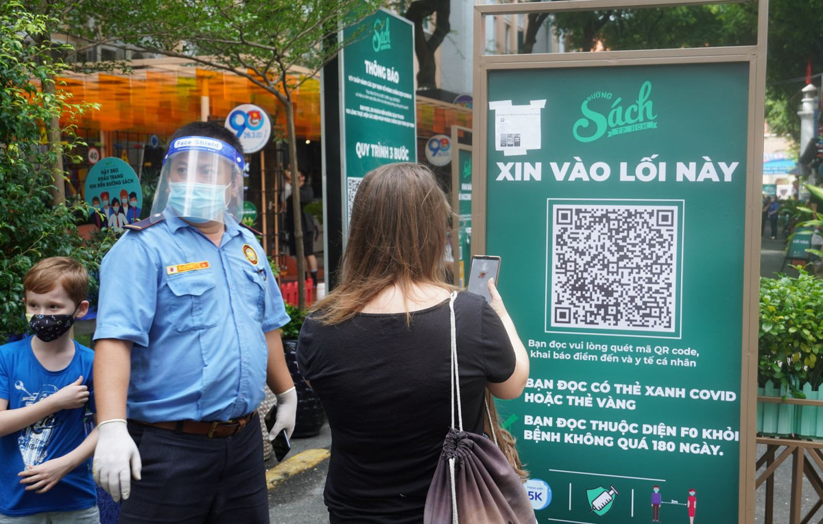 TP.HCM: Duong sach ngay dau tai mo cua-Hinh-3