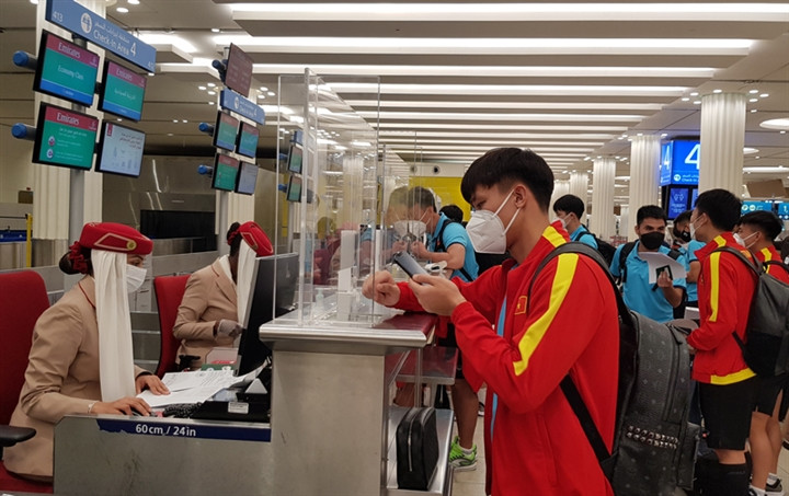 Tuyen Viet Nam di chuyen 7 tieng xuyen dem, chuan bi dau Oman