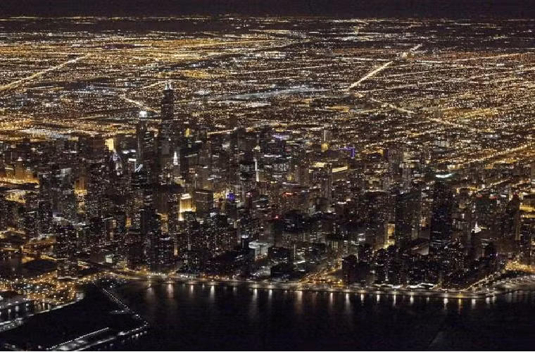 6.Chicago đứng vị trí thứ sáu. Thành phố của Gió chỉ thua sát nút Dallas trong không gian công cộng, thể thao và thể loại game.