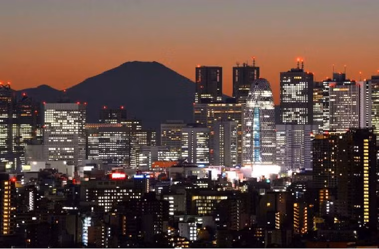 9.Tokyo đứng vị trí thứ chín. Nổi tiếng với cuộc sống nhộn nhịp về đêm của nó cũng như sự đắt đỏ. Tokyo dẫn đầu về danh mục kinh tế