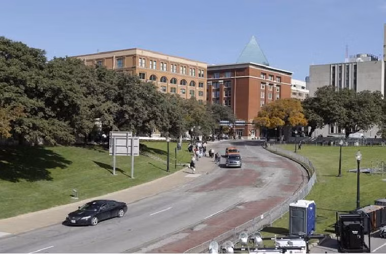 4.Ở vị trí thứ tư, Dallas nổi tiếng trong lĩnh vực kinh doanh. Không chỉ có không gian công cộng tuyệt vời, thành phố còn dẫn đầu về thể thao và các thể loại game, vượt lên mọi sự cạnh tranh.