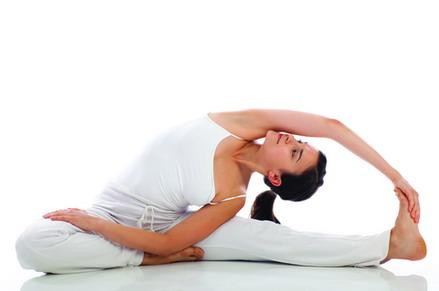 Đối với những người mới tập yoga, không nên cố gắng tập những động tác khó như trồng cây chuối, đứng bằng đầu, ngồi khoanh tròn hai chân, xoạc ngang hai chân. Do đó bạn nên từ từ nâng dần độ khó của bài tập để cơ thể có thời gian thích nghi dần dần.