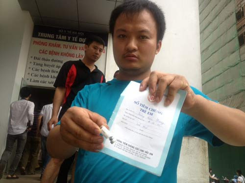 Anh Dương Thái Lam và lọ vắc xin bị ăn bớt