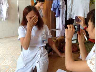 Chị Nguyệt bật khóc khi bị tố ngược