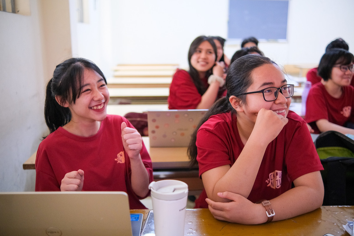 CLB tranh bien o THPT chuyen Ngoai ngu-Hinh-2