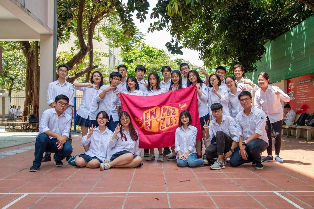 CLB tranh bien o THPT chuyen Ngoai ngu-Hinh-10