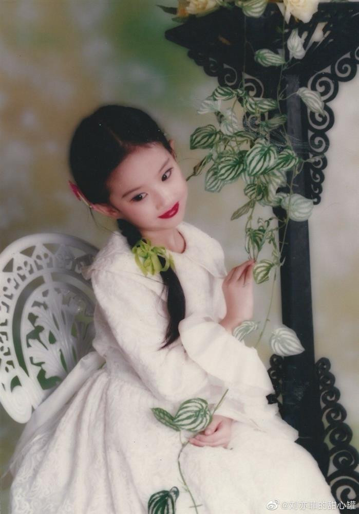 'Phốt' Lưu Diệc Phi: Bằng cấp giả, phẫu thuật lại nhận 'thiên tiên'? - Hình 8 'Phot' Luu Diec Phi: Bang cap gia, phau thuat lai nhan 'thien tien'?-Hinh-8