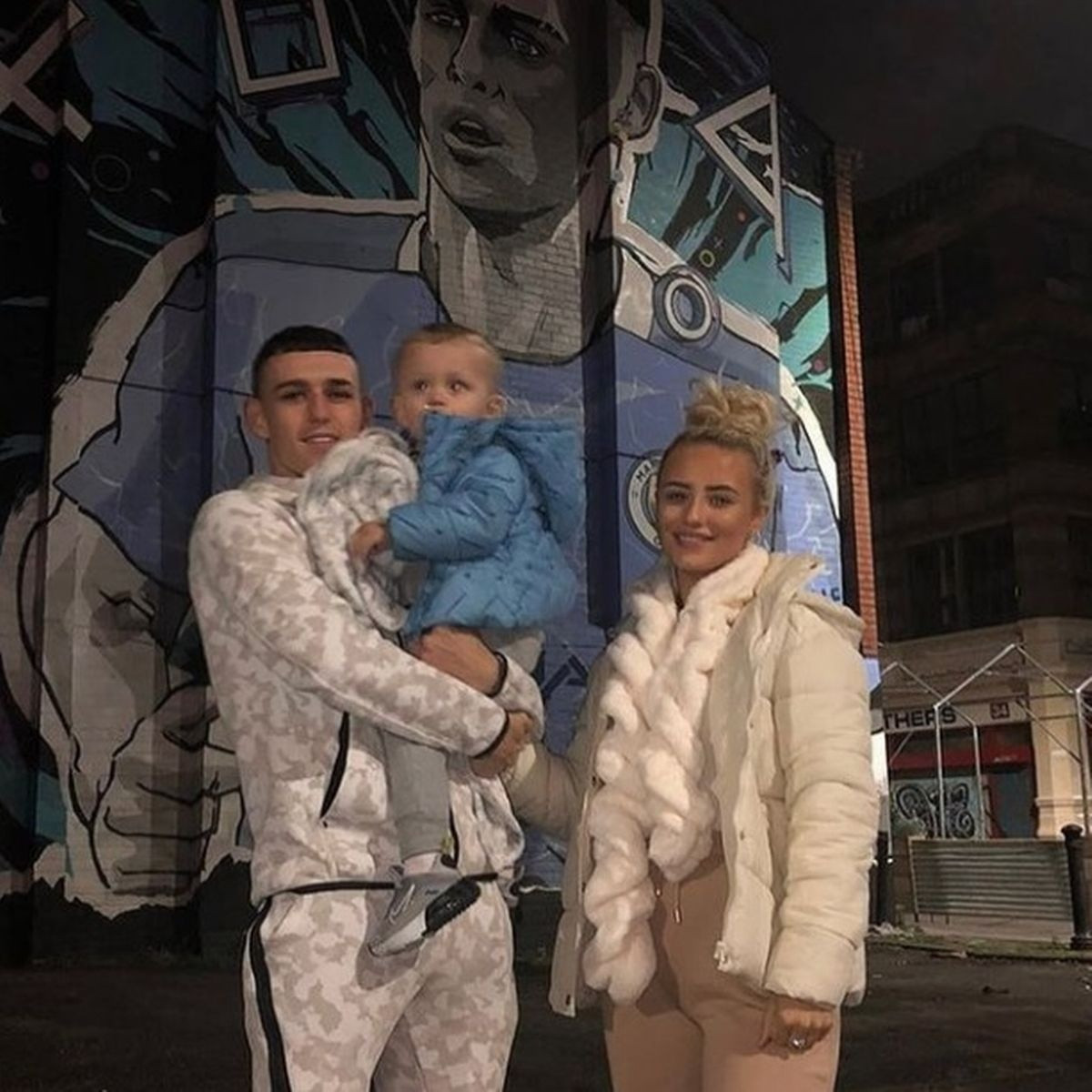 Clausen cũng tiết lộ Foden không tiết lộ chuyện anh đã có bạn gái hay con cái. Truyền thông Anh cho biết bạn gái Cooke nhiều khả năng chia tay với tiền vệ 22 tuổi sau sự cố này.