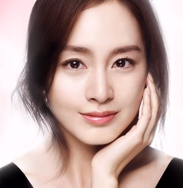 Cằm đầy đặn còn có nghĩa là lấy chồng may mắn! Lấy được một người phụ nữ như vậy làm vợ thì bạn thật hạnh phúc vì họ là những người đảm đang, chuẩn mực, chu đáo với cả gia đình bởi đây chính là tướng phụ nữ nhiều phúc khí.