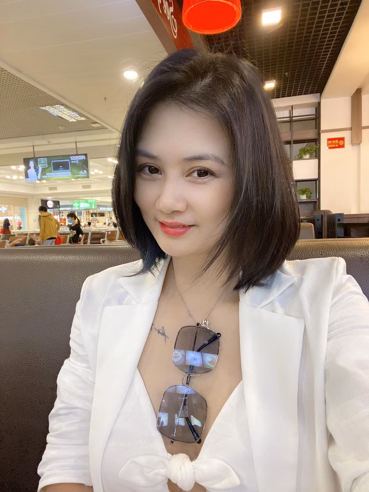 “Hoa khôi bóng chuyền” Kim Huệ gây bất ngờ khi mặc suit hay bikini - Hình 9 “Hoa khoi bong chuyen” Kim Hue gay bat ngo khi mac suit hay bikini-Hinh-9