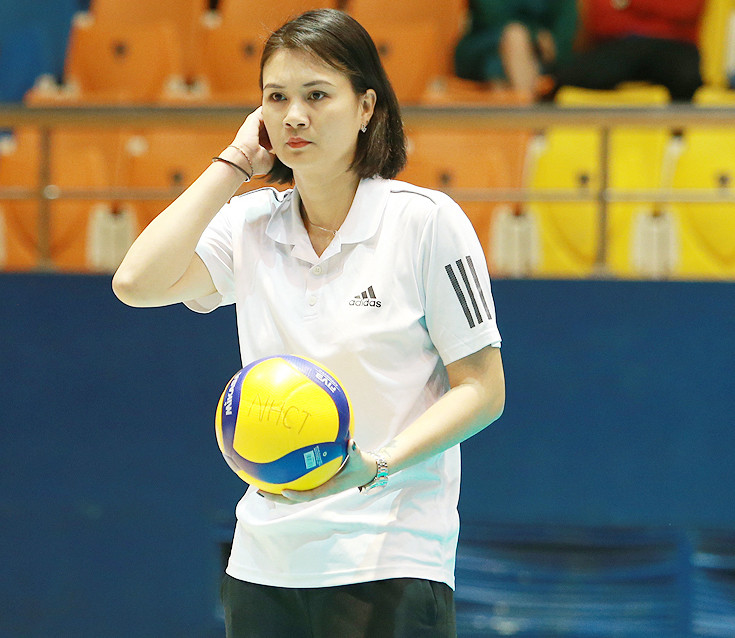 “Hoa khôi bóng chuyền” Kim Huệ gây bất ngờ khi mặc suit hay bikini “Hoa khoi bong chuyen” Kim Hue gay bat ngo khi mac suit hay bikini