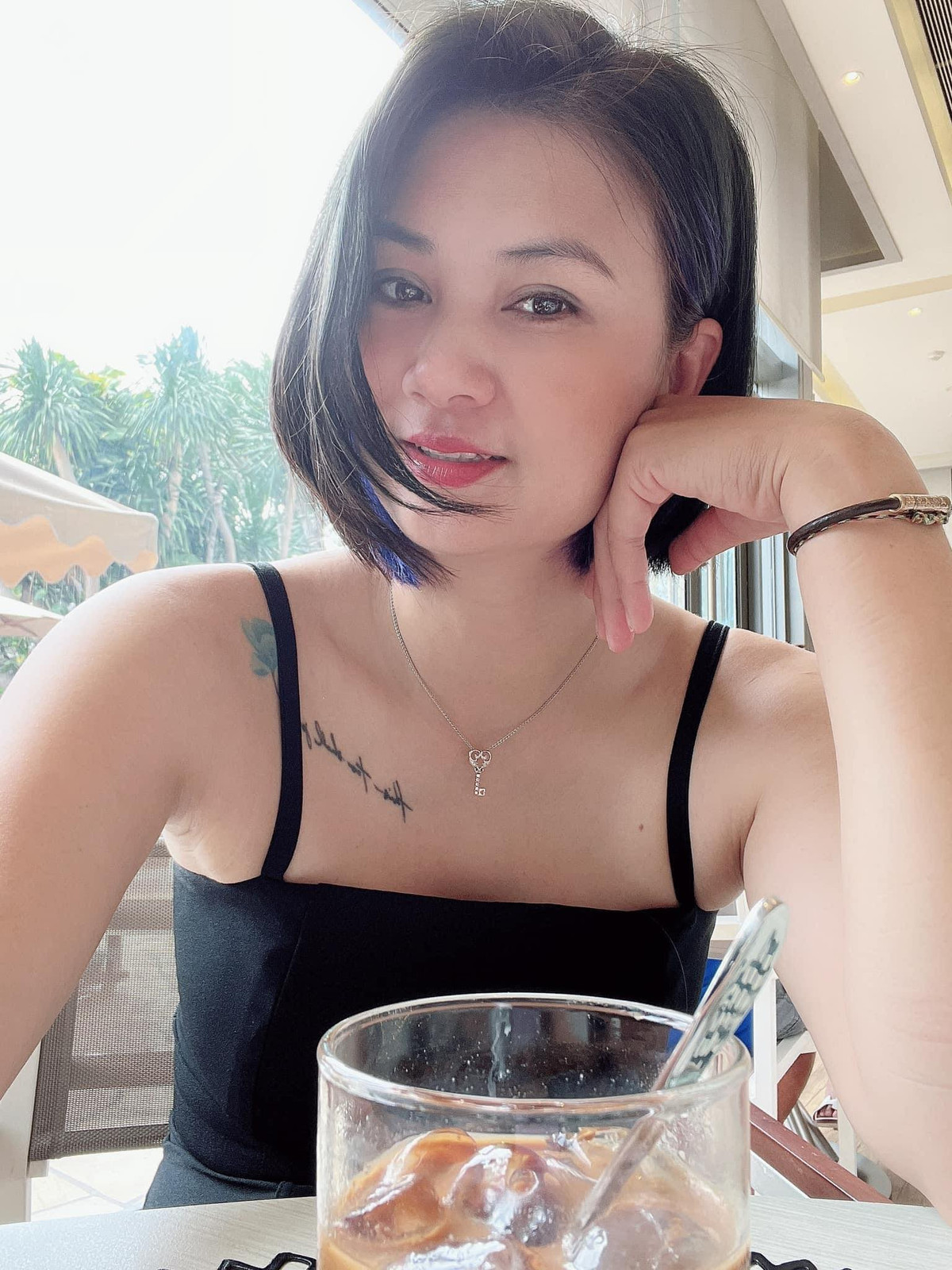 “Hoa khôi bóng chuyền” Kim Huệ gây bất ngờ khi mặc suit hay bikini - Hình 10 “Hoa khoi bong chuyen” Kim Hue gay bat ngo khi mac suit hay bikini-Hinh-10